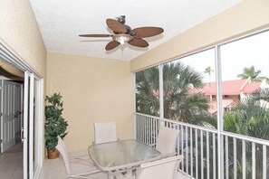 Outdoor dining - Bradenton Beach Club 228 - Anna Maria Island - Condo 2 Bedroom/ 2 Bath, maximum occupancy of 6 people. (Bradenton Beach)