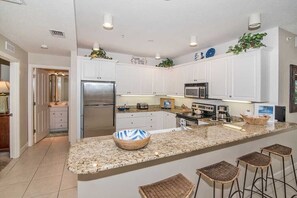 冷蔵庫、電子レンジ、オーブン、食器洗い機