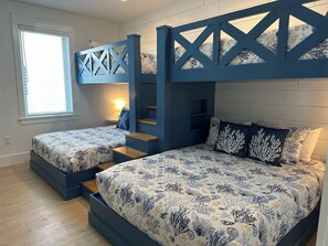 4 dormitorios, tabla de planchar con plancha, wifi gratis y ropa de cama