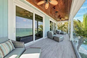 Terrace/patio - Felicity: Luxury Bayfront Home, Heated Pool, Hot tub and more! (Anna Maria)