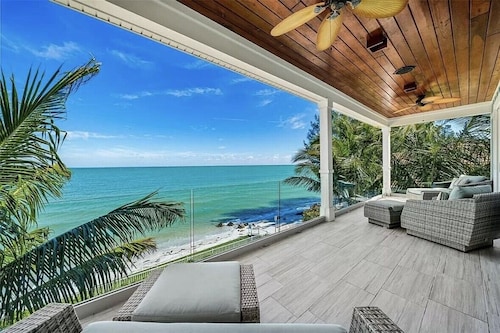 Yksityinen, ylellinen, Bayfront kotiin.<br><br>Varaa VRBO: n kautta 2.-12. Syyskuuta ja hanki 1/2-hintainen golfkärry vuokra Beach Bumsilta vuokraamalla kaksi tai useampia polkupyöriä. Kysy lisätietoja.