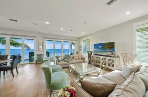 Smart TV, books - Felicity: Luxury Bayfront Home, Heated Pool, Hot tub and more! (Anna Maria)