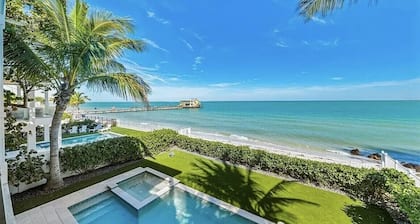 Felicity: Luxury Bayfront Home, Heated Pool, Hot tub and more!