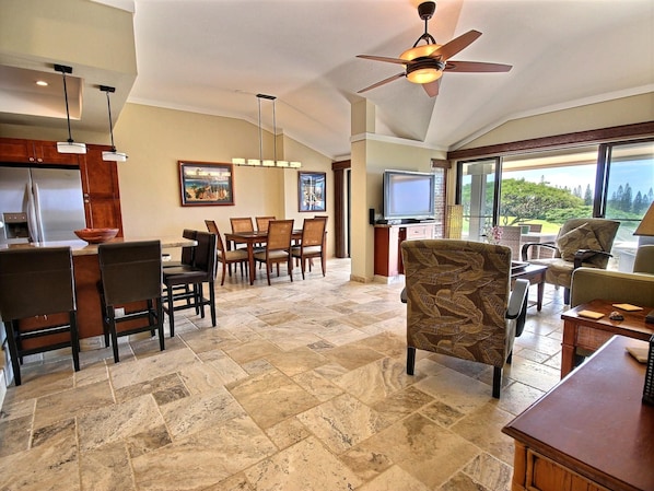 From the first ‘wow’ at the view to the last shared toast at the table, this living room holds the best parts of vacation