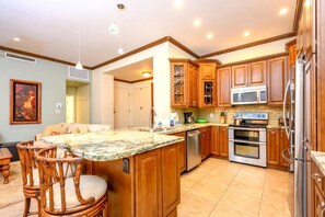 ثلاجة، ميكروويف، فرن، غسالة أطباق