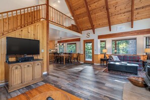 TV, DVD player, stereo - LUPINE LODGE - WALK TO LAKEMONT PINES LAKE W/FREE ACCESS, SLEEPS 10 W/REC ROOM (Arnold)