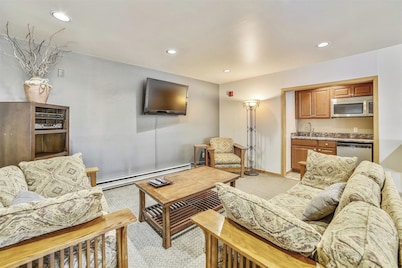 Updated top floor Studio near Main Street, Frisco.