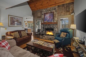 تلفزيون، مدفأة، برامج وأفلام نتفليكس، كُتُب