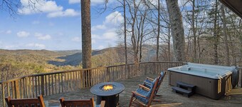 Cabin w/ Views, Jacuzzi Bathtub, Fireplace, Screened Porch, Outdoor Hot Tub