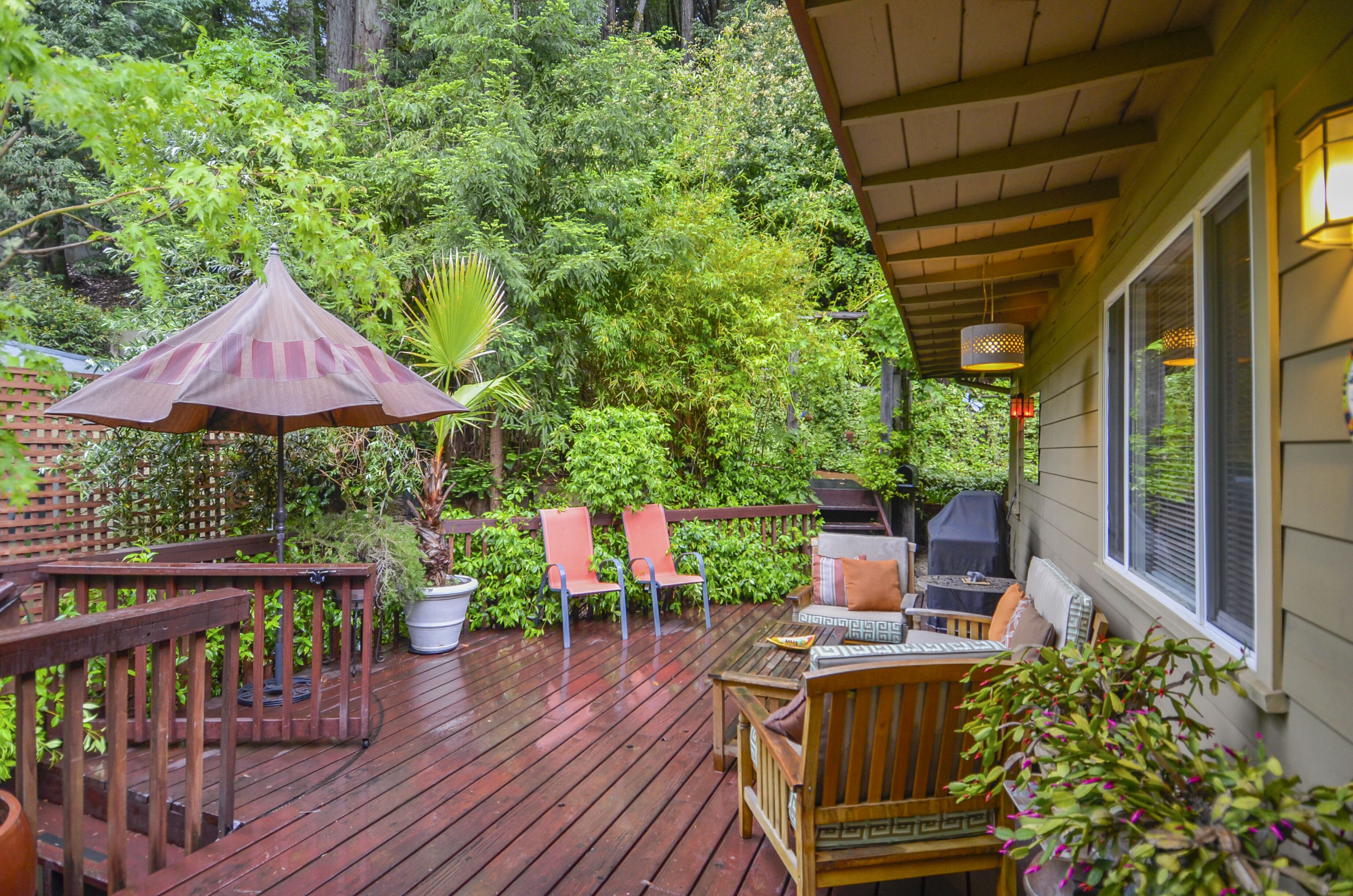 Adorable Bonne Chere! Hot Tub, Dog Friendly, Walk to the Russian River!