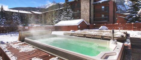 Bañera de hidromasaje exterior