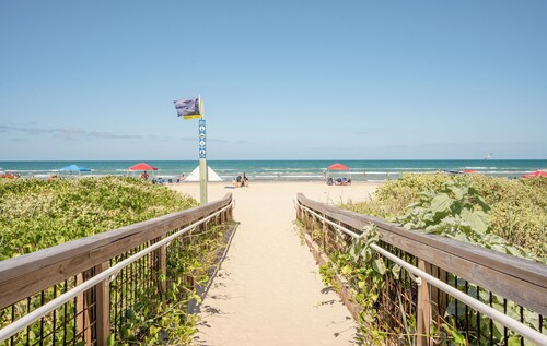 Beach View 210 - Well equipped;Sweet digs;Family Friendly;Fun area