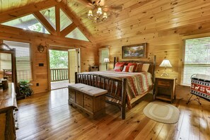 3 bedrooms, iron/ironing board, WiFi, bed sheets - CROCKETT TRAILS - Luxury Log Home with Outdoor Woodburning fireplace and much more. (Blue Ridge)
