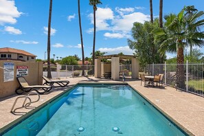 Pool - Gilbert Island Cozy 2 BR Home/ Putting Green/ COM Pool/ Gilbert (Gilbert)