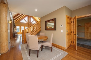 Dining - Dog Friendly, Elite Mountaintop Escape w/ Hot Tub (McHenry)