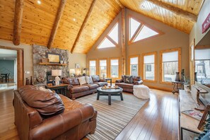 Smart TV, fireplace, DVD player, table football