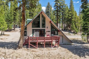 Property grounds - Chalet #6, Charming Cabin Perfect Location steps t (Mammoth Lakes)