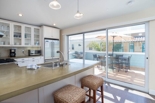 Luxury Avila Beach Retreat | Rooftop Deck | Gated Community | Walk to Beach