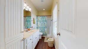 Bathroom - Captain Morgan: 3  BR, 2  BA House in Crystal Beach, Sleeps 8 (Bolivar Peninsula)