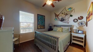 3 bedrooms - Captain Morgan: 3  BR, 2  BA House in Crystal Beach, Sleeps 8 (Bolivar Peninsula)