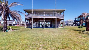 Property grounds - Captain Morgan: 3  BR, 2  BA House in Crystal Beach, Sleeps 8 (Bolivar Peninsula)