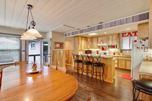 Dining - Idle Hours ~ Fantastic River Views & Walk to Downtown! Classic Russian River! (Guerneville)