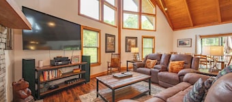 Modern Mountain Escape w/ Hot Tub & Games