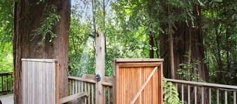 Casa Luna ~ Charming Vintage Cabin Retreat on the River, Spa, Dog Friendly!