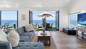 TV - Beautiful UPPER LEVEL Pet-Friendly Oceanfront Duplex P1111-1 (Oceanside)