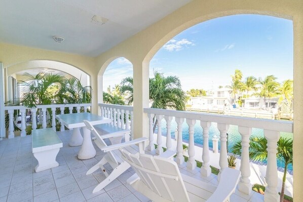 Unclassified image, 1 of 31, button