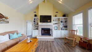 TV, fireplace - Clamdigger: 3  BR, 3  BA House in Crystal Beach, Sleeps 10 (Crystal Beach)