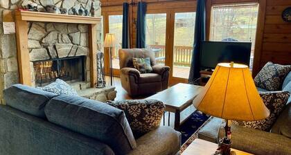 Appalachian Mist - Riverfront, Hot Tub, Wood Fireplace, Small Dog Friendly, Fire Pit, Foosball