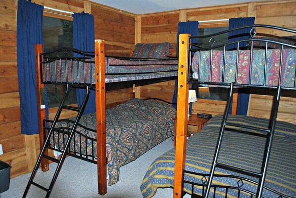 3 bedrooms, free WiFi, bed sheets