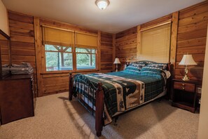 Room - Appalachian Mist - Riverfront, Hot Tub, Wood Fireplace, Small Dog Friendly, Fire Pit, Foosball (West Jefferson)