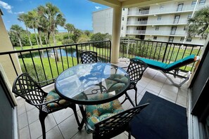 Outdoor dining - You cant go wrong with this lovely Silver-rated condo with southern exposure! (Saint Augustine)