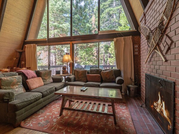 TV, fireplace, DVD player, books - Short drive to N*Star! Unique 3 Story with Two Great Entertainment Areas! (Kings Beach)