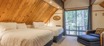 Chalet #4, Slope Side Ski in Ski Out Spacious Fami