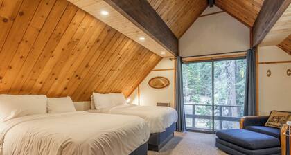 Chalet #4, Slope Side Ski in Ski Out Spacious Fami