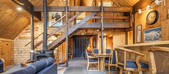 Chalet #4, Slope Side Ski in Ski Out Spacious Fami