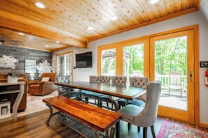Dining - Dog Friendly Getaway Just Steps to Wisp & Fun (MCHENRY)
