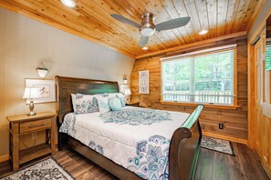 4 bedrooms, desk, free WiFi, bed sheets - Dog Friendly Getaway Just Steps to Wisp & Fun (MCHENRY)
