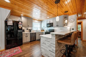Fridge, microwave, oven, stovetop - Dog Friendly Getaway Just Steps to Wisp & Fun (MCHENRY)