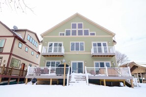 Exterior - Spacious Lakefront Home with Breathtaking Views (MCHENRY)
