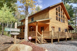 Exterior - CHEROKEE DREAM - SECLUDED MTN VIEW, POOL TABLE, AIR HOCKEY, FIRE PIT, SCREENED PORCH (Epworth)