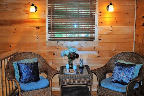 A New Outlook - Hot Tub, Dog Friendly, Foosball, Fireplace, Covered Porch, Fire Pit