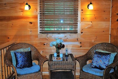 A New Outlook - Hot Tub, Dog Friendly, Foosball, Fireplace, Covered Porch, Fire Pit