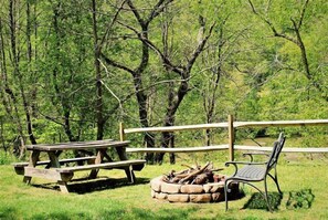 Outdoor dining - A New Outlook - West Jefferson, NC (West Jefferson)