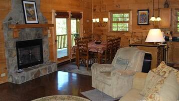 Smart-TV, Kamin, Tischfußball