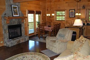 Smart-TV, Kamin, Tischfußball