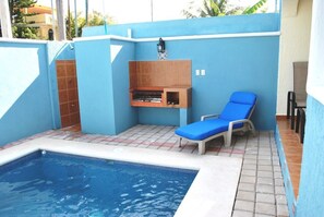 Pool - Bright, airy apartment, private balcony close to beach, 4 blks to town sqyare (Puerto Morelos)
